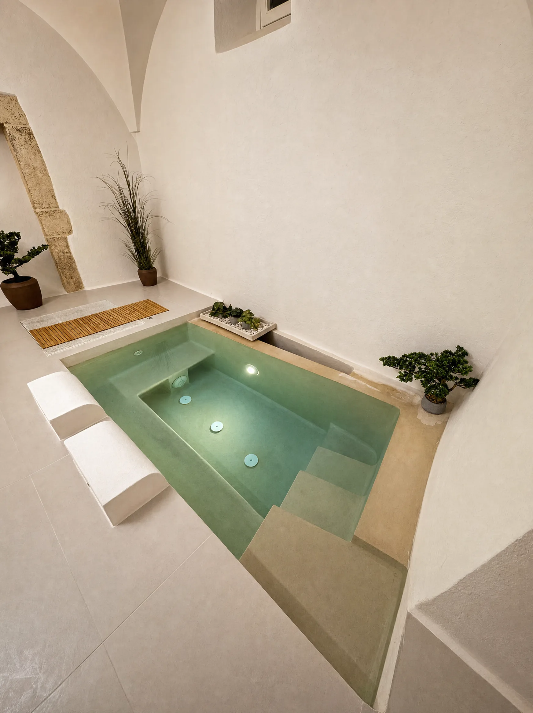 L’acqua nell’antico pozzo in pietra